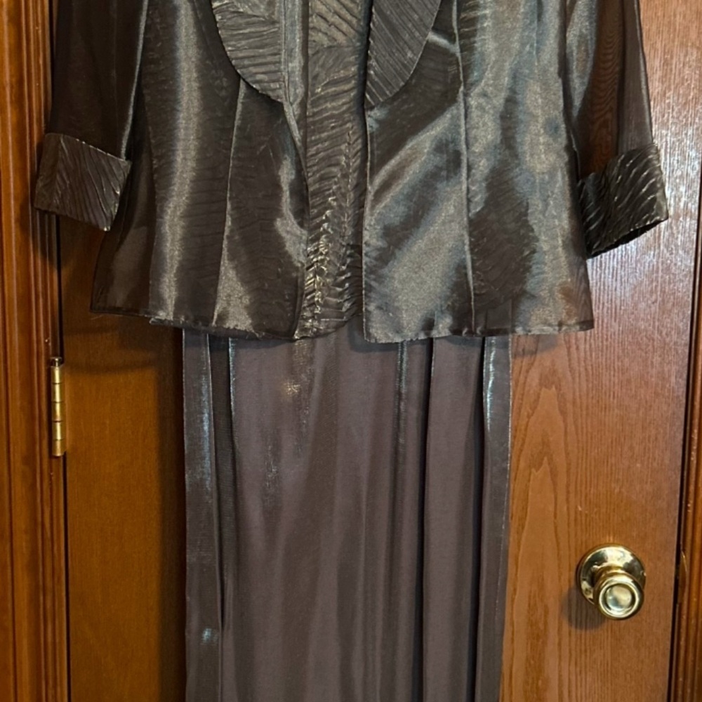 Beautiful Alex Evenings Floor Length Sleeveless Dress With Sheer Jacket